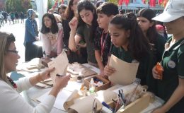 100. YILIN ANISINA YÜZLERCE YALOVA KAĞIDI VATANDAŞLARA HEDİYE EDİLDİ