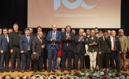 “100. Yılda Cumhuriyete Farklı Yaklaşımlar” Konferansı Yapıldı