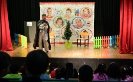 MUTLU DİŞLER ÇOCUKLARLAR İÇİN SAHNELENDİ