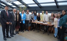 Altınova’daki öğretmenler kokteylde buluştu