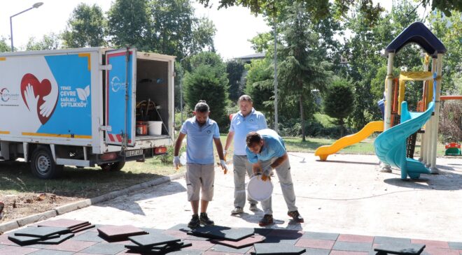 Çiftlikköy’de Çocuk Parkları Bakımdan Geçiyor