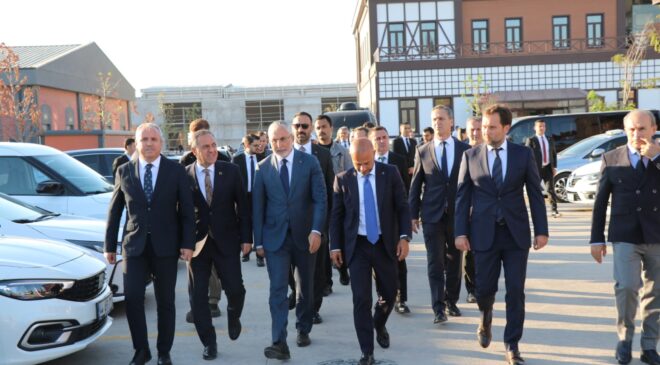 BAKAN IŞIKHAN YALOVA OSB’DE İŞ DÜNYASIYLA BULUŞTU