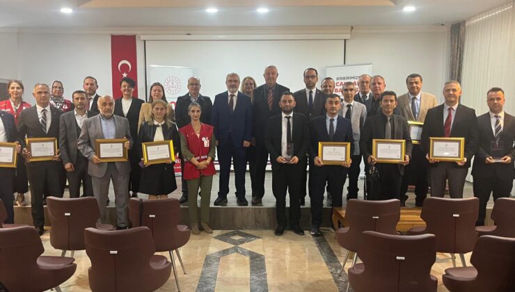 Yalova’da Kan Bağışı Kampanyası Katkı Sağlayan Okullara Plaket ve Teşekkür Belgesi Takdim Edildi